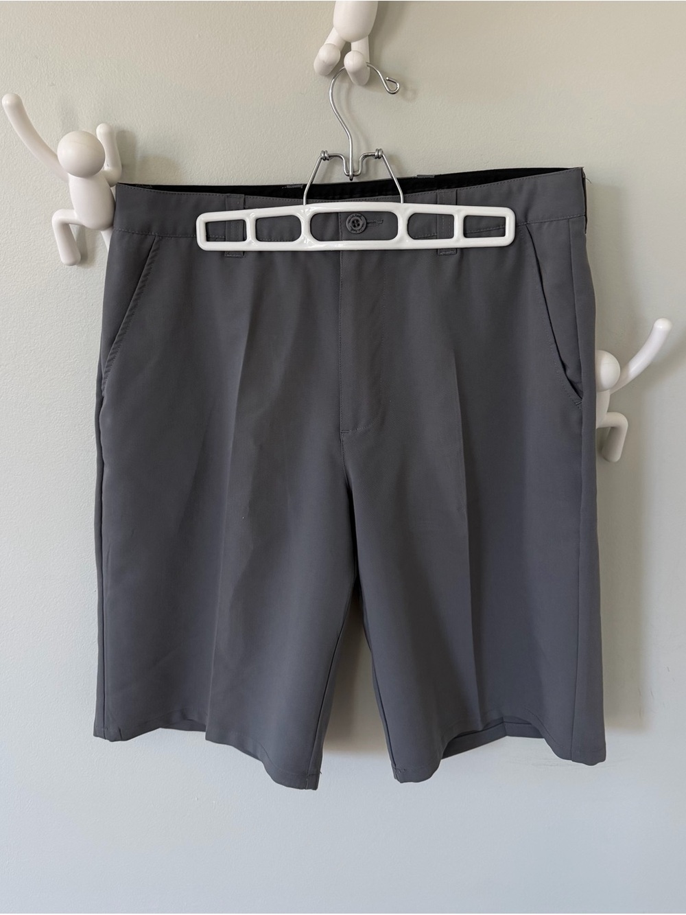 Travis Matthew Gray performance 10” Golf Shorts 32